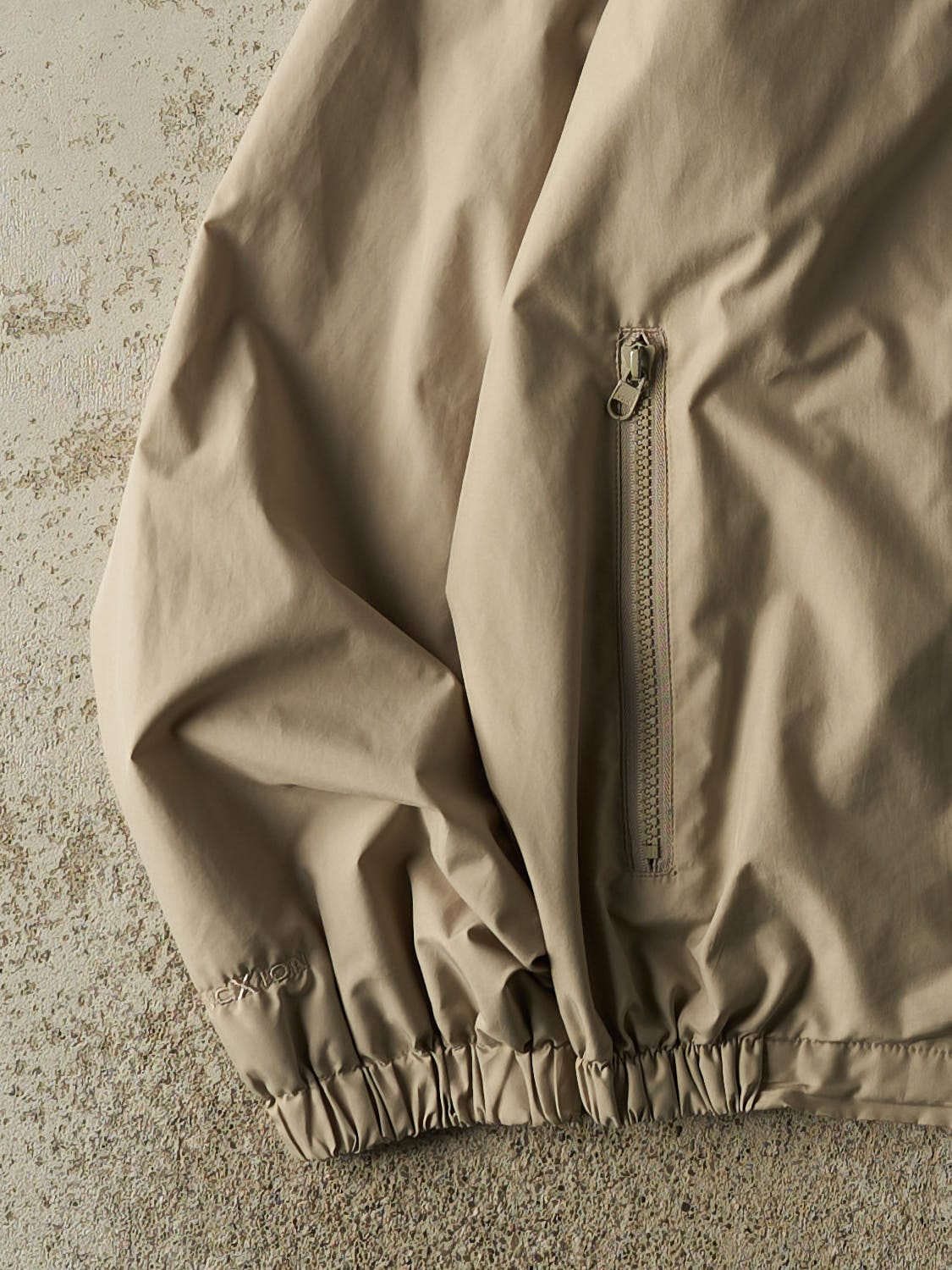 Vintage 90s Beige Tommy Hilfiger Golf Windbreaker Jacket (L/XL)