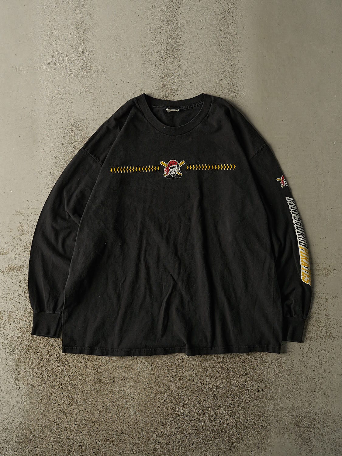 Vintage 06' Black Pittsburgh Pirates Long Sleeve (XL/XXL)