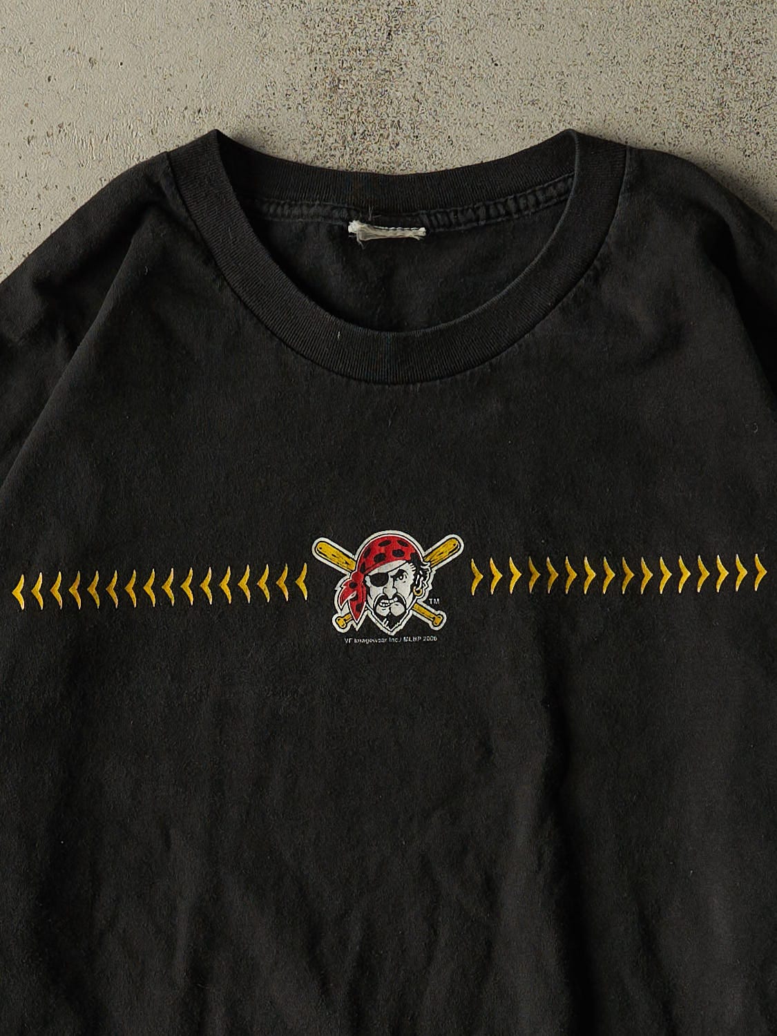 Vintage 06' Black Pittsburgh Pirates Long Sleeve (XL/XXL)