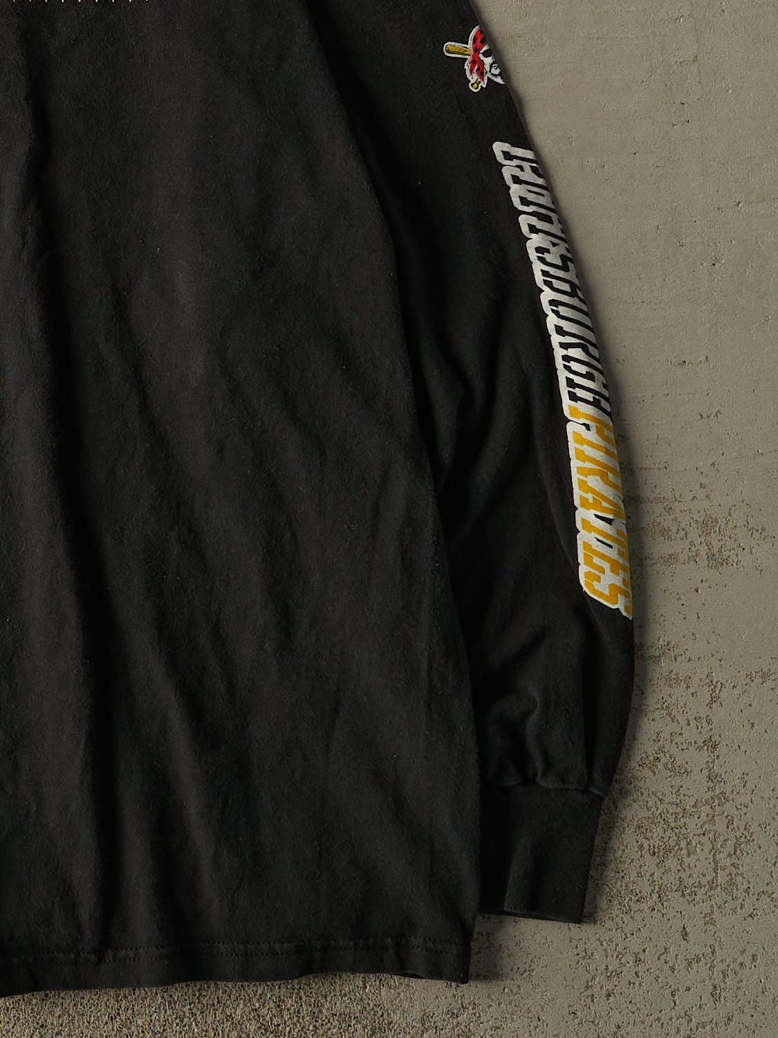 Vintage 06' Black Pittsburgh Pirates Long Sleeve (XL/XXL)