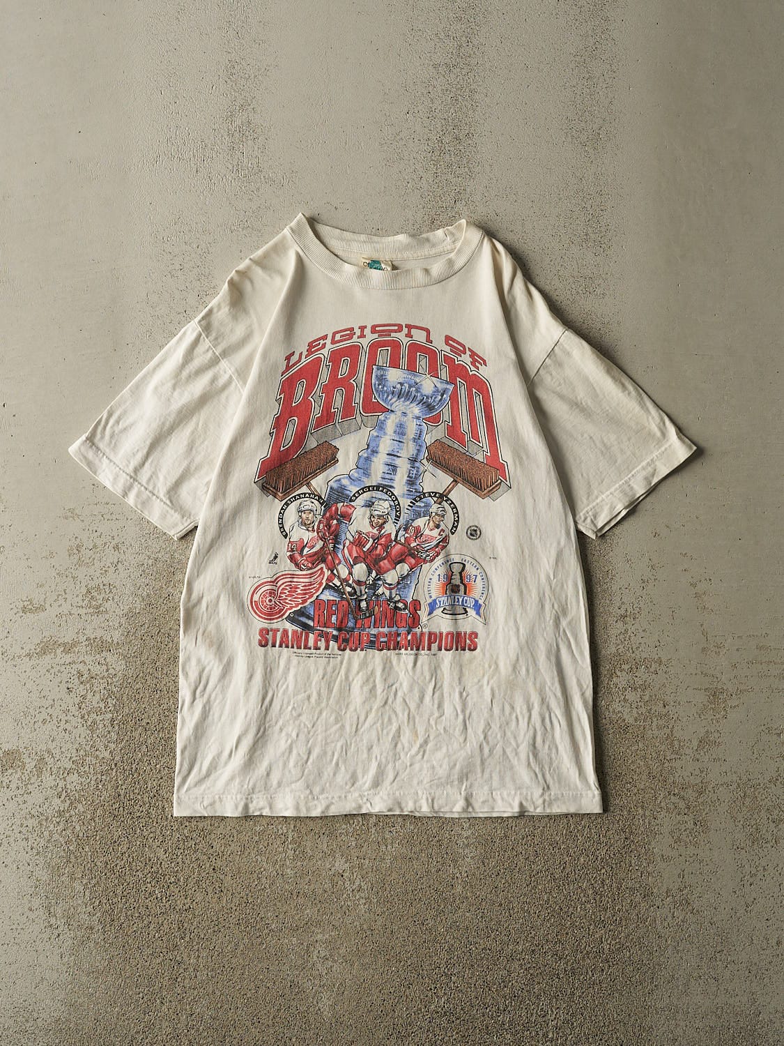 Vintage 97' Beige Detroit Red Wings Stanley Cup Champions Tee (M)