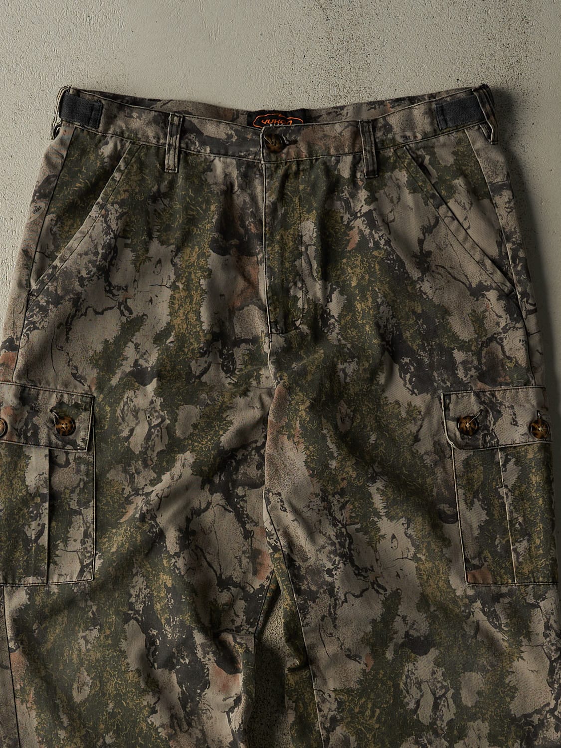 Vintage Y2K Camo Cargo Pants (36x31)