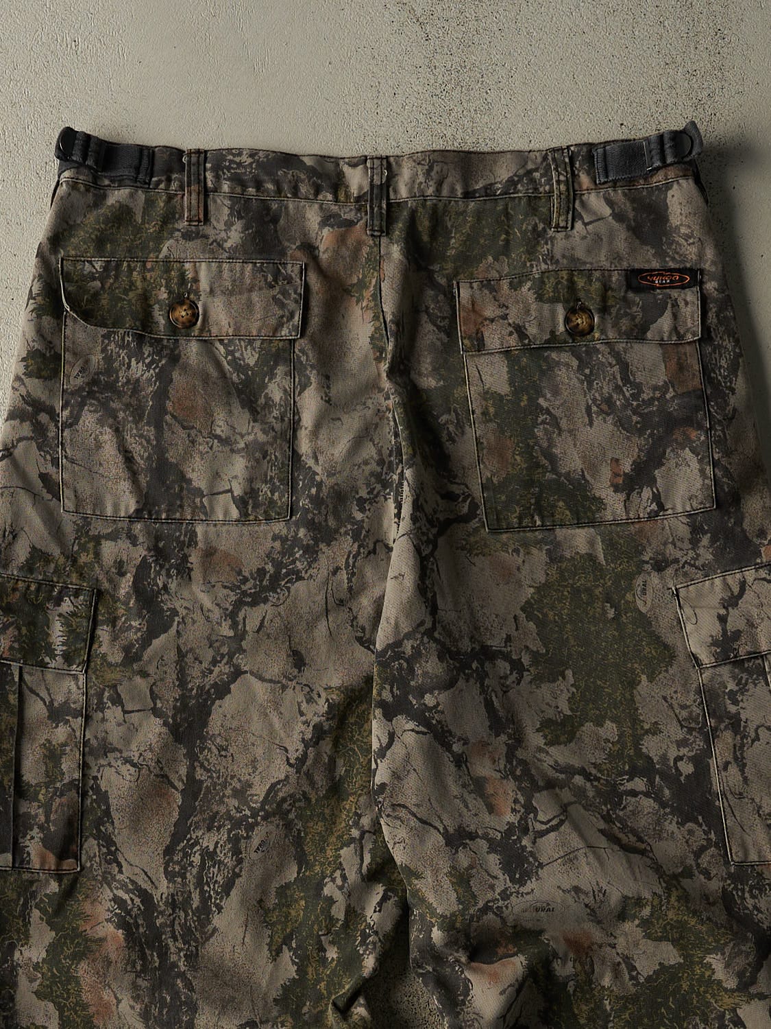 Vintage Y2K Camo Cargo Pants (36x31)