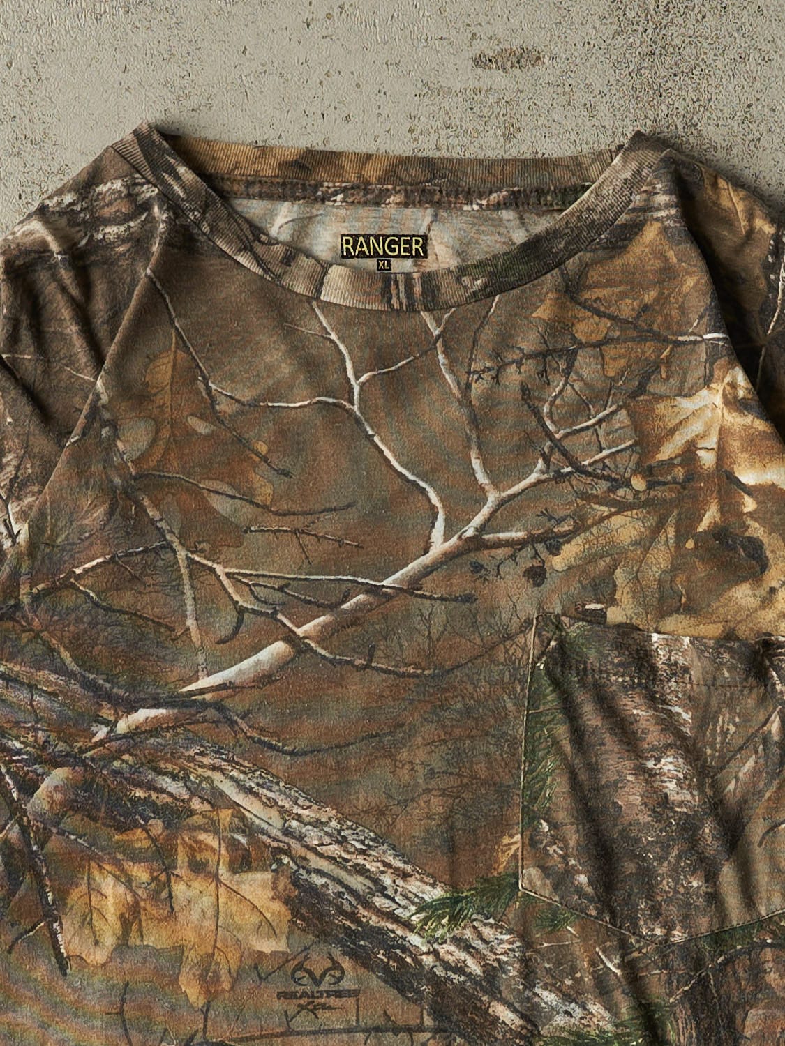 Vintage Y2K Camo Realtree Pocket Tee (L/XL)