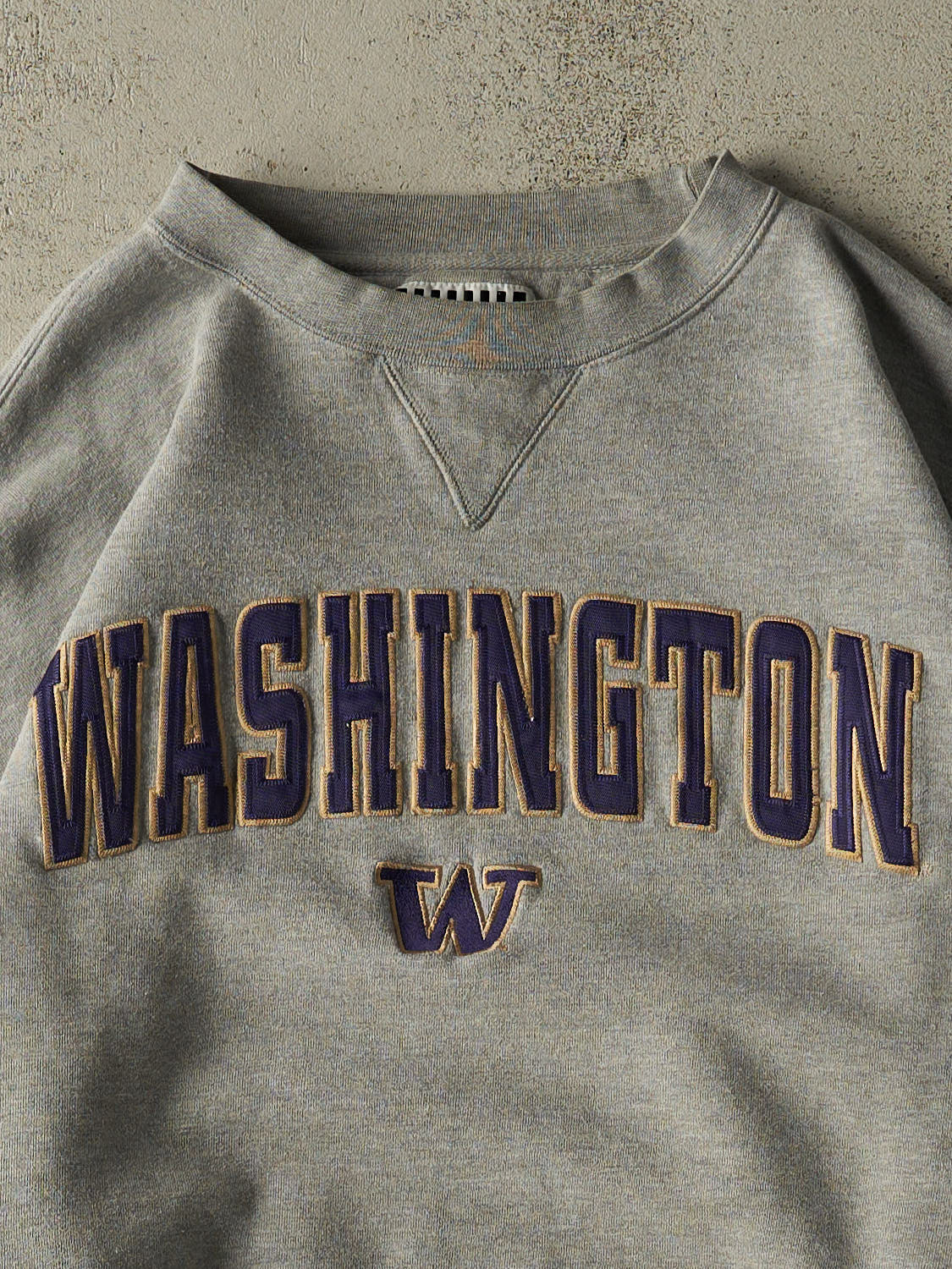 Vintage Y2K Grey University of Washington Embroidered Crewneck (XL/XXL)
