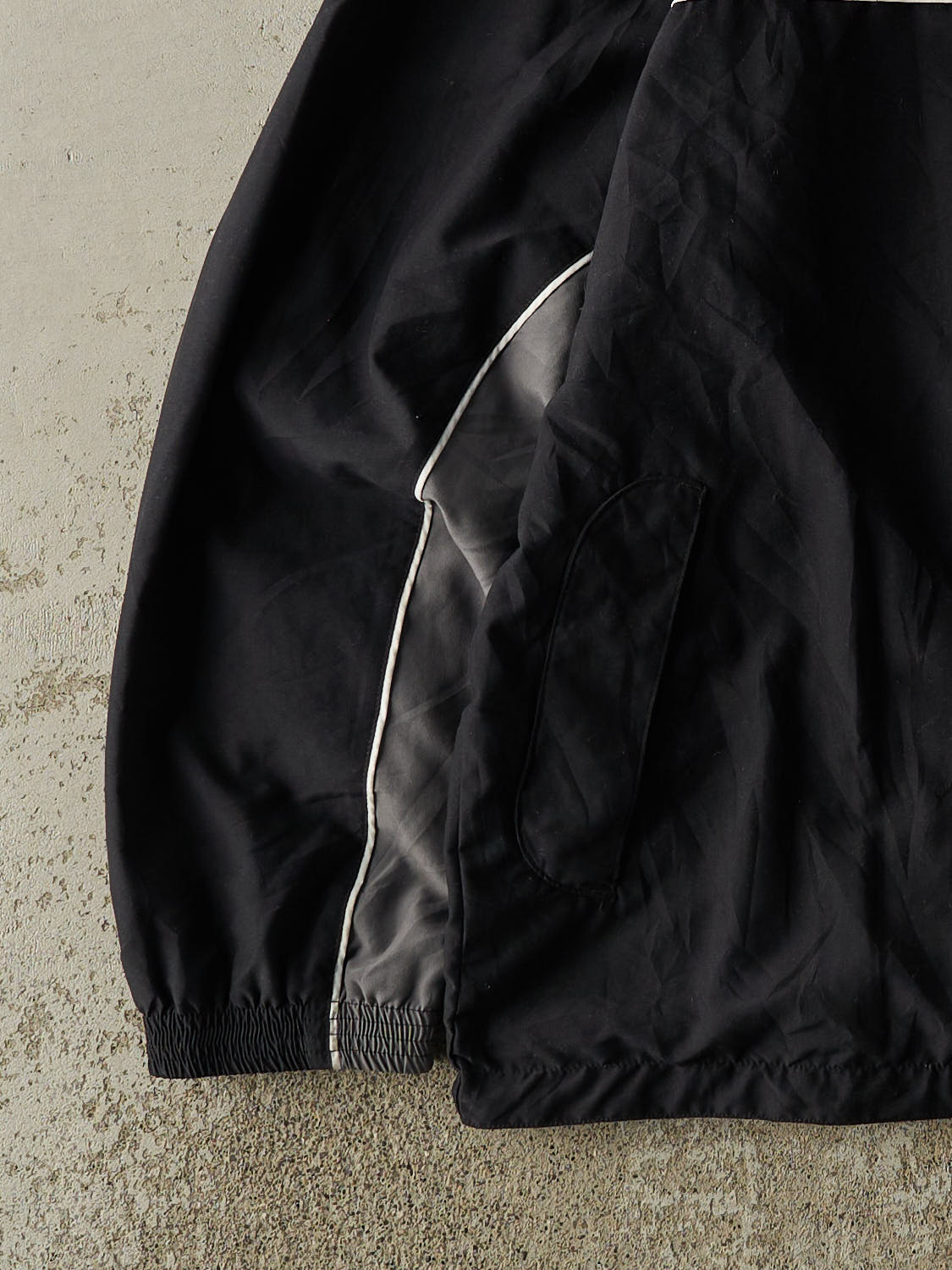 Vintage Y2K Black & Grey Reebok Embroidered Windbreaker (XL)