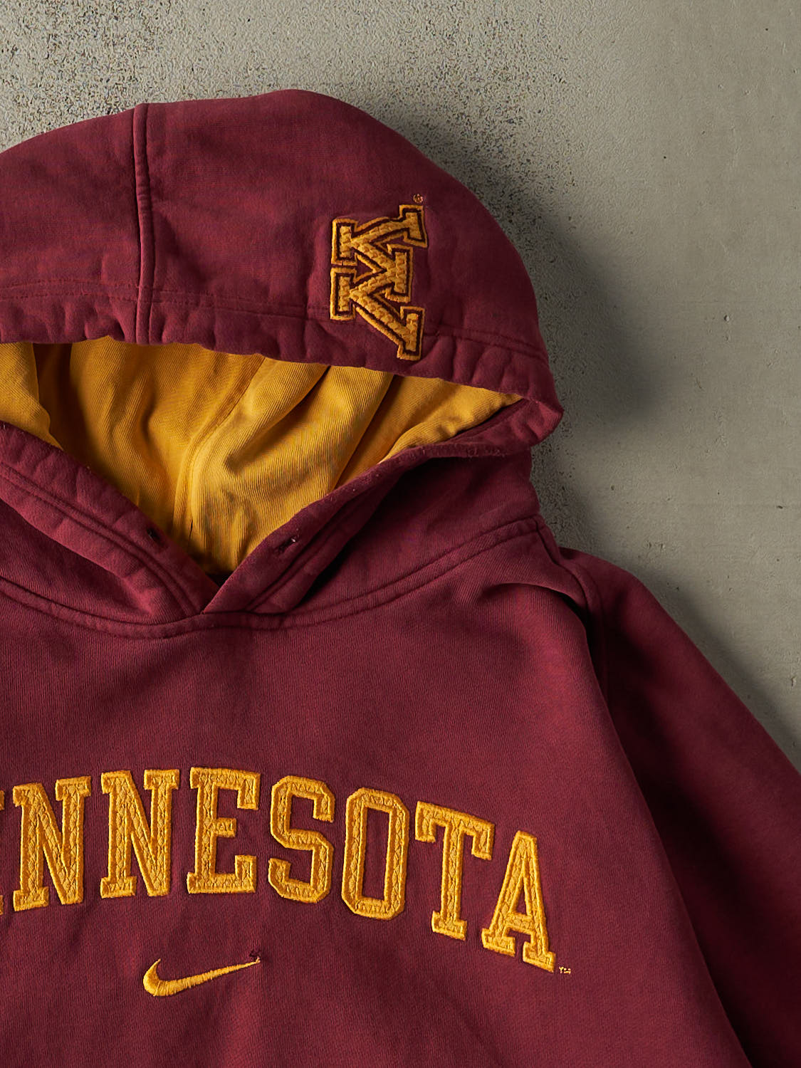 Vintage Y2K Burgundy University of Minnesota Nike Middle Swoosh Hoodie (L)