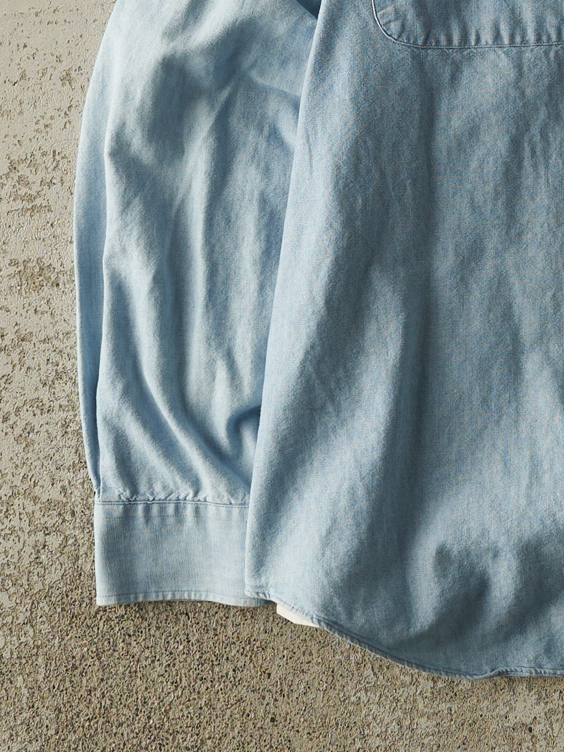 Vintage 90s Light Wash Denim Button Up Long Sleeve (XL)