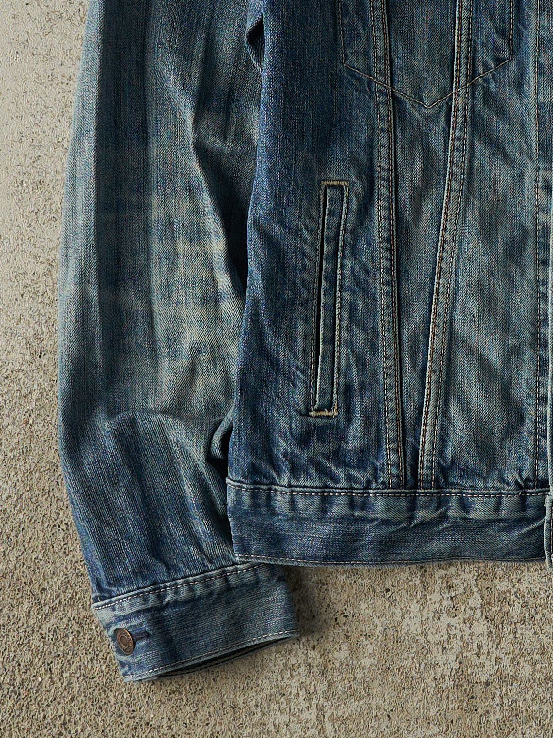 Vintage Y2K Dark Wash Levi's Denim Jacket (XS/S)