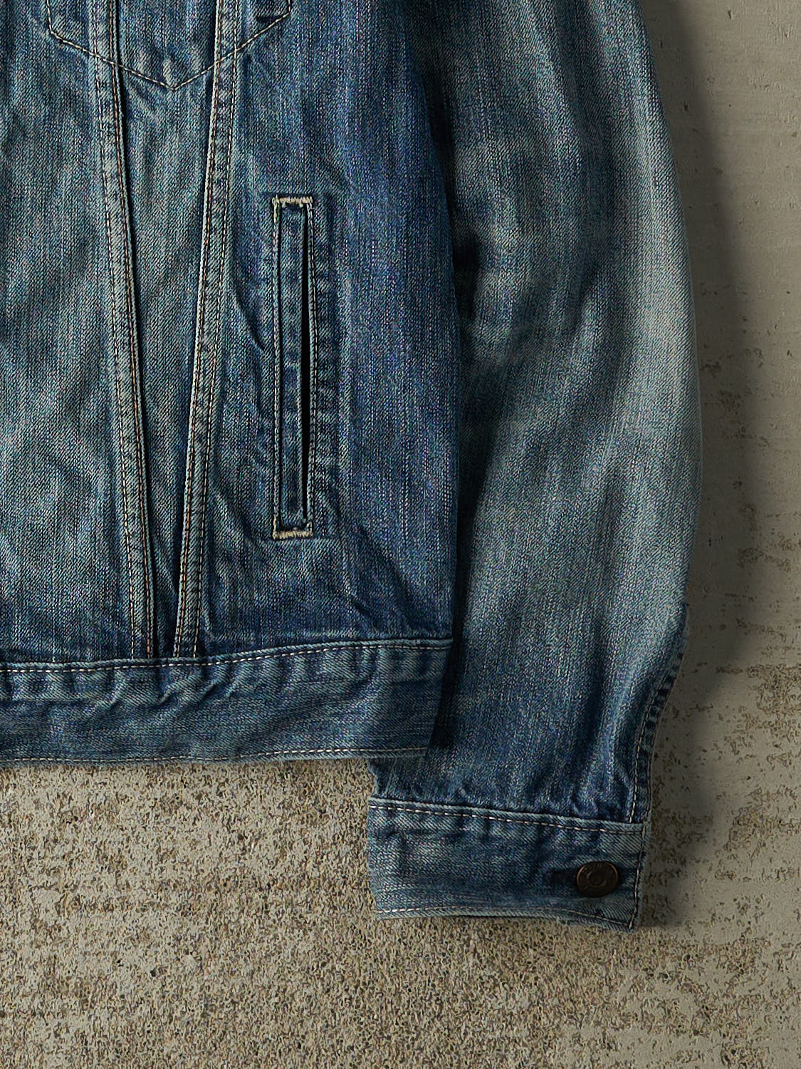 Vintage Y2K Dark Wash Levi's Denim Jacket (XS/S)