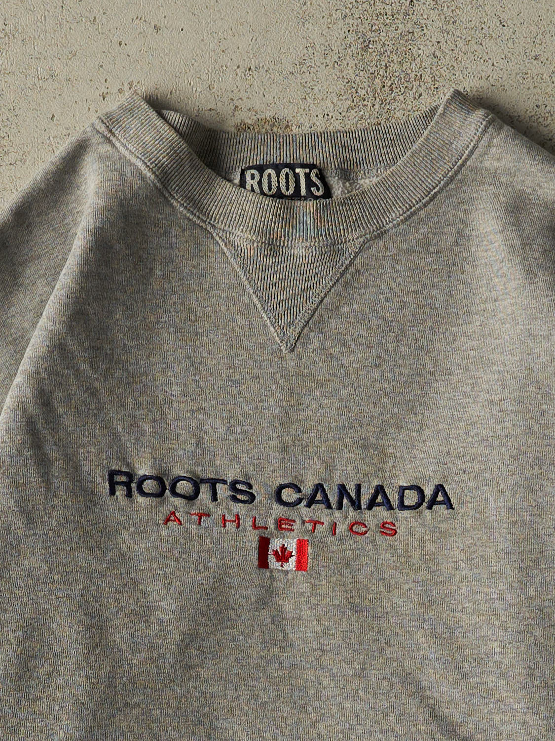 Vintage Y2K Grey Roots Athletics Embroidered Crewneck (L/XL)