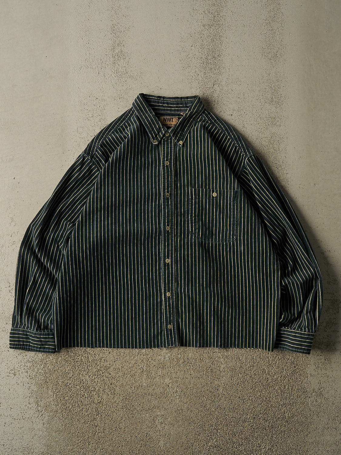 Vintage 90s Green Northwest Territories Cropped Button Up Long Sleeve (L)