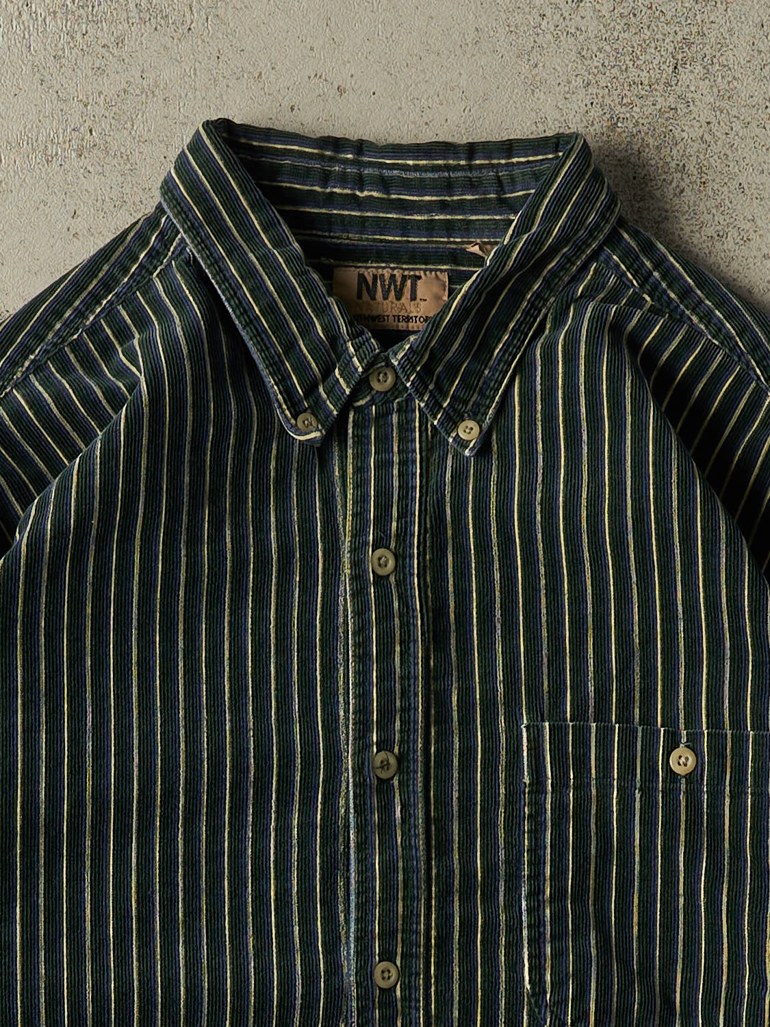 Vintage 90s Green Northwest Territories Cropped Button Up Long Sleeve (L)