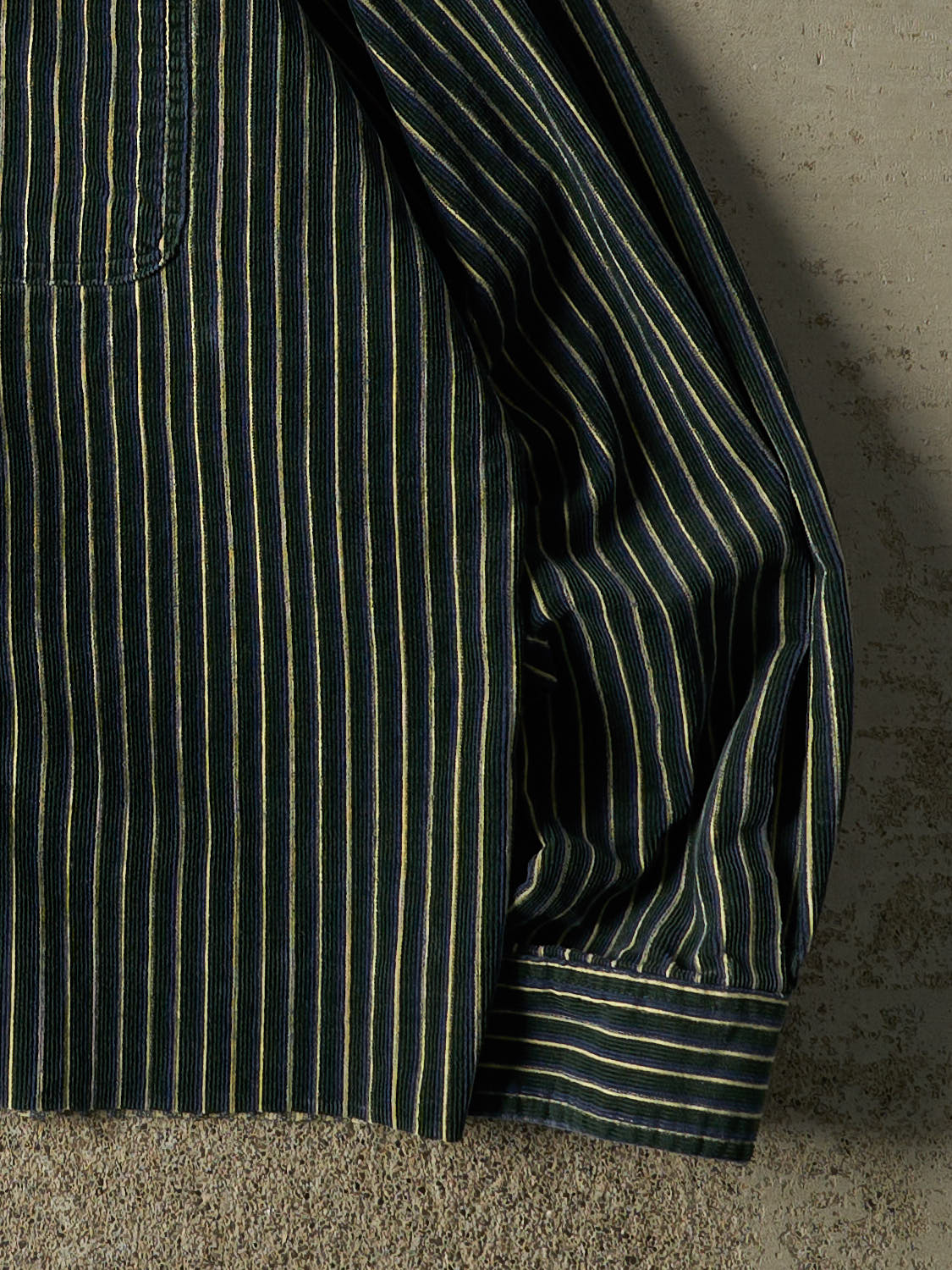 Vintage 90s Green Northwest Territories Cropped Button Up Long Sleeve (L)