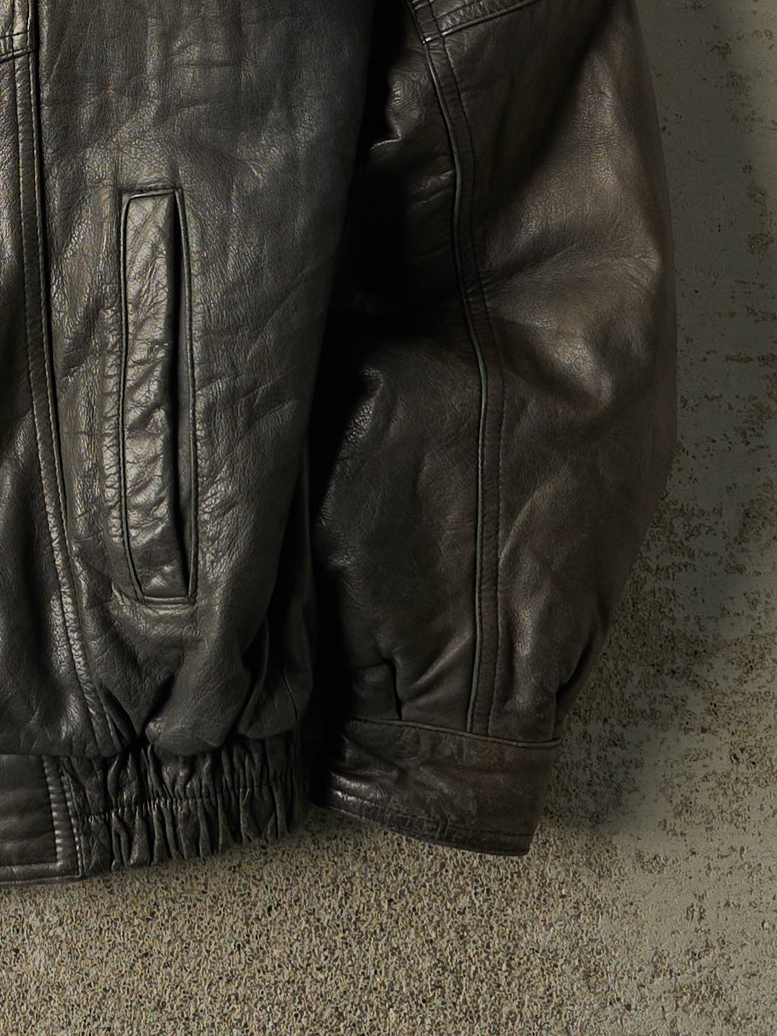 Vintage 90s Sun Faded Black Leather Bomber Jacket (M)