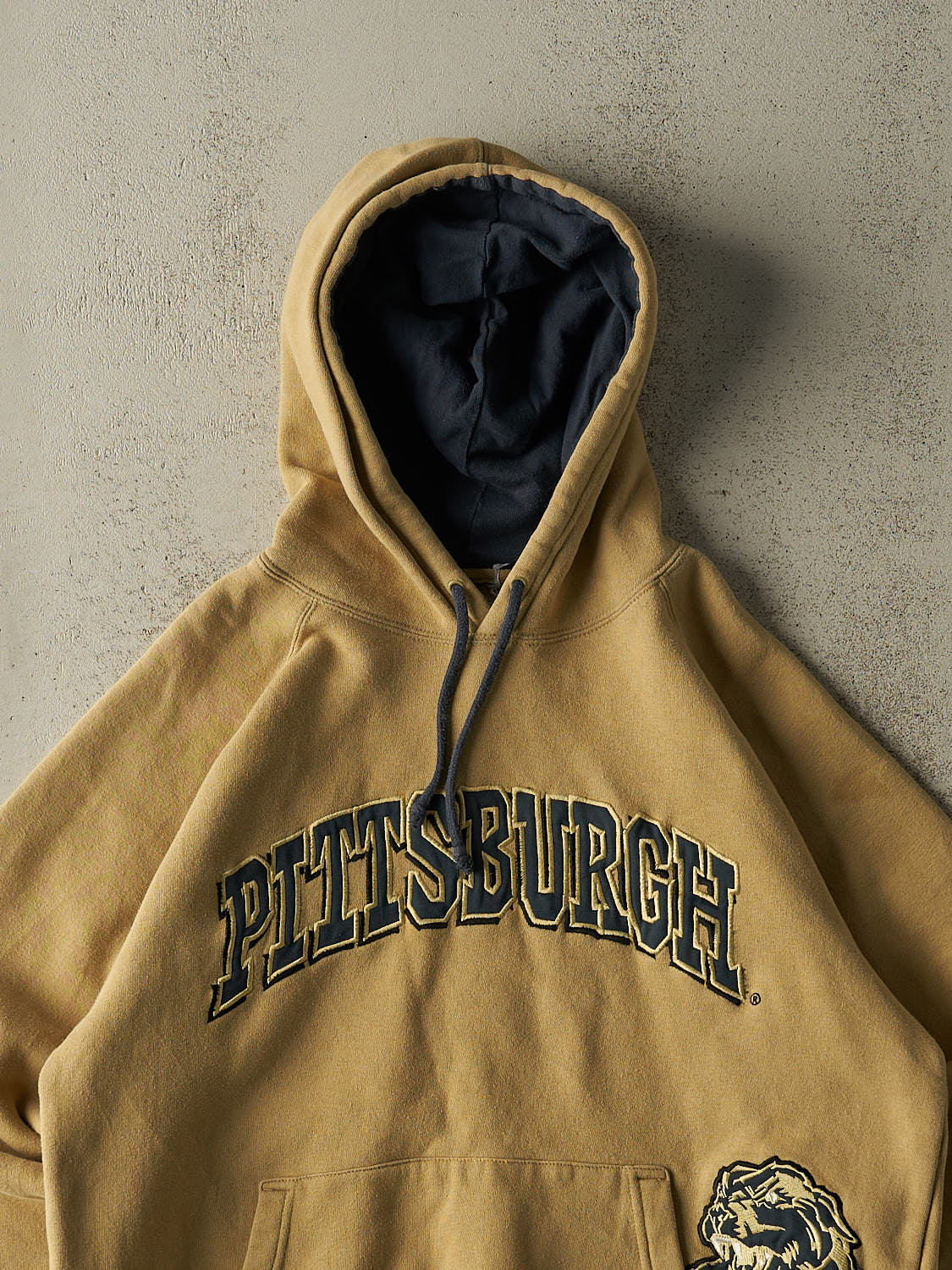 Vintage 90s Beige University of Pittsburgh Panthers Embroidered Hoodie (L/XL)