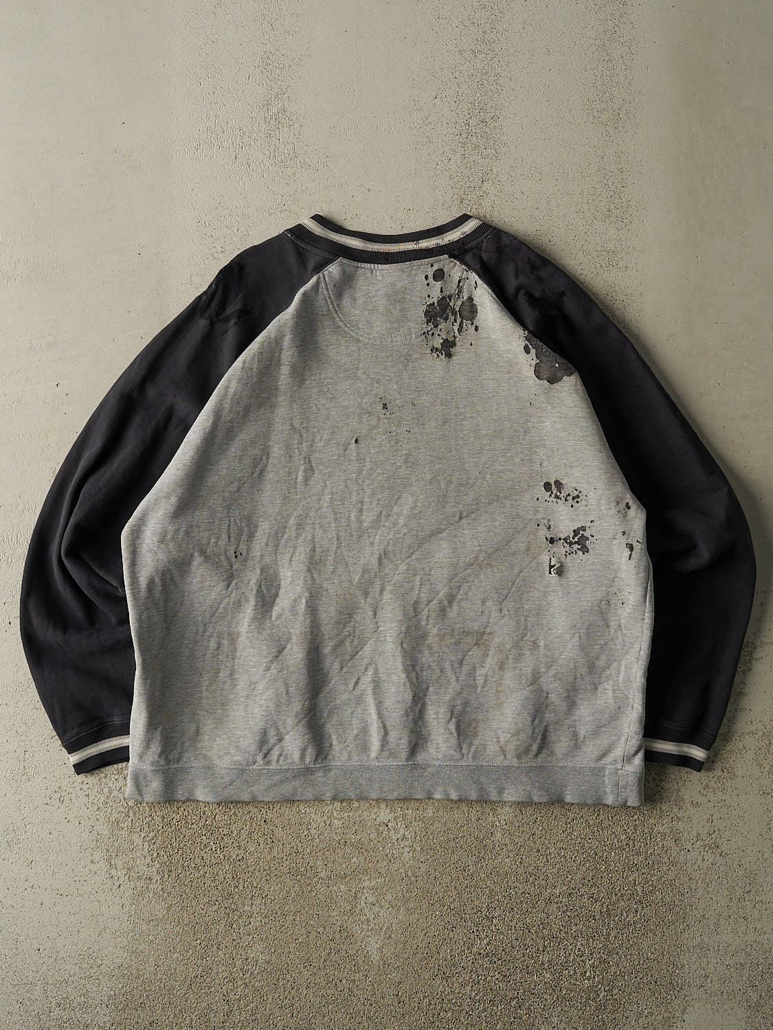 Vintage 90s Grey & Black Reebok Embroidered Crewneck (XL/XXL)