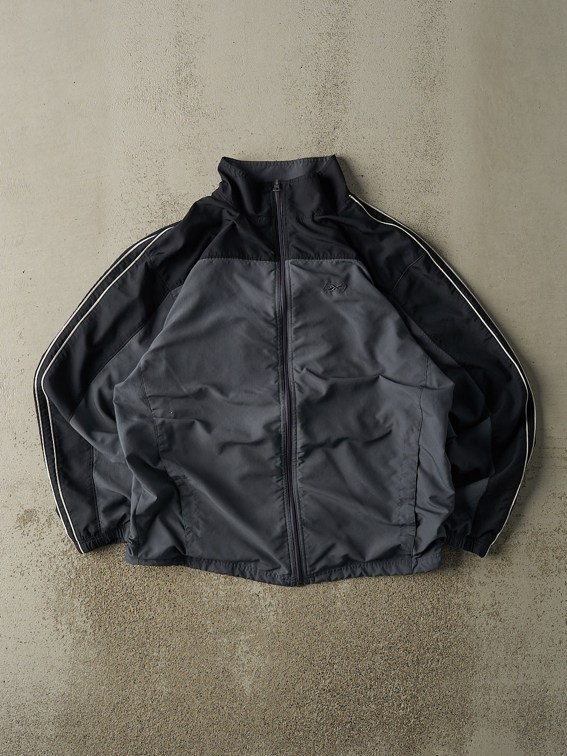 Vintage Y2K Grey & Black Reebok Embroidered Windbreaker Jacket (L/XL)