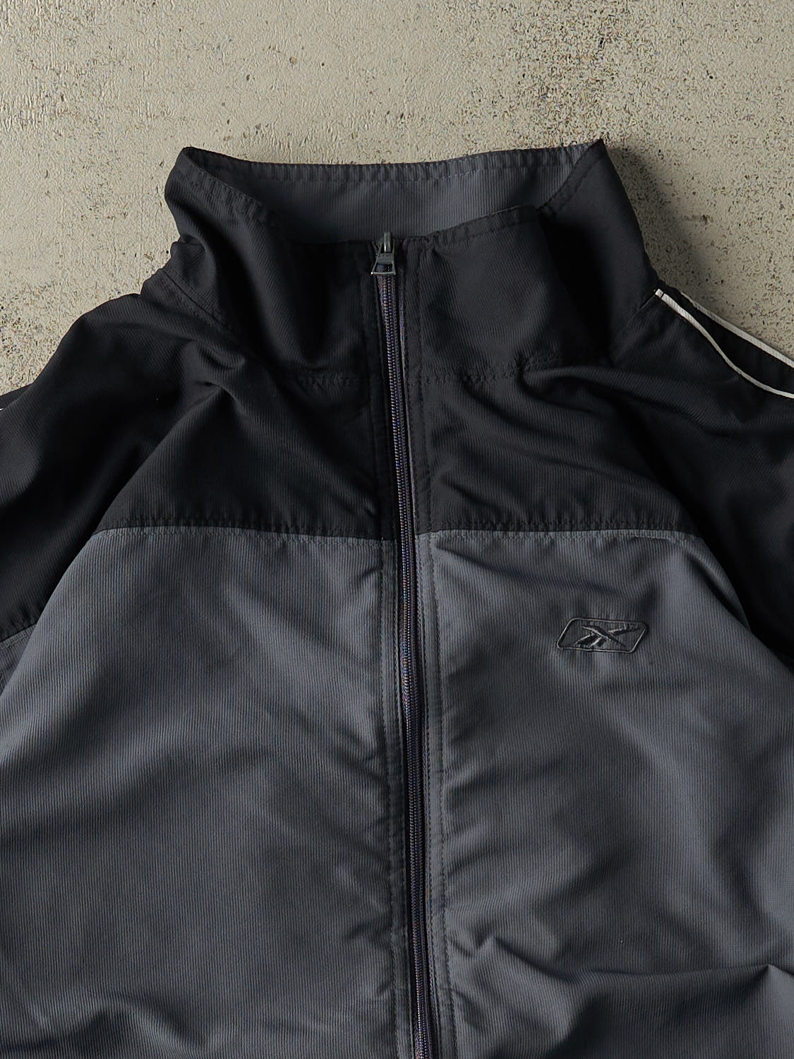 Vintage Y2K Grey & Black Reebok Embroidered Windbreaker Jacket (L/XL)