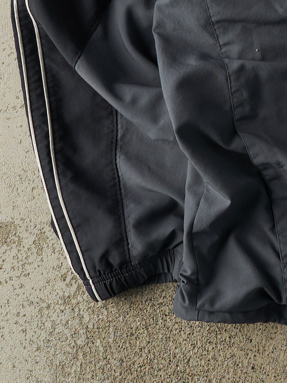 Vintage Y2K Grey & Black Reebok Embroidered Windbreaker Jacket (L/XL)