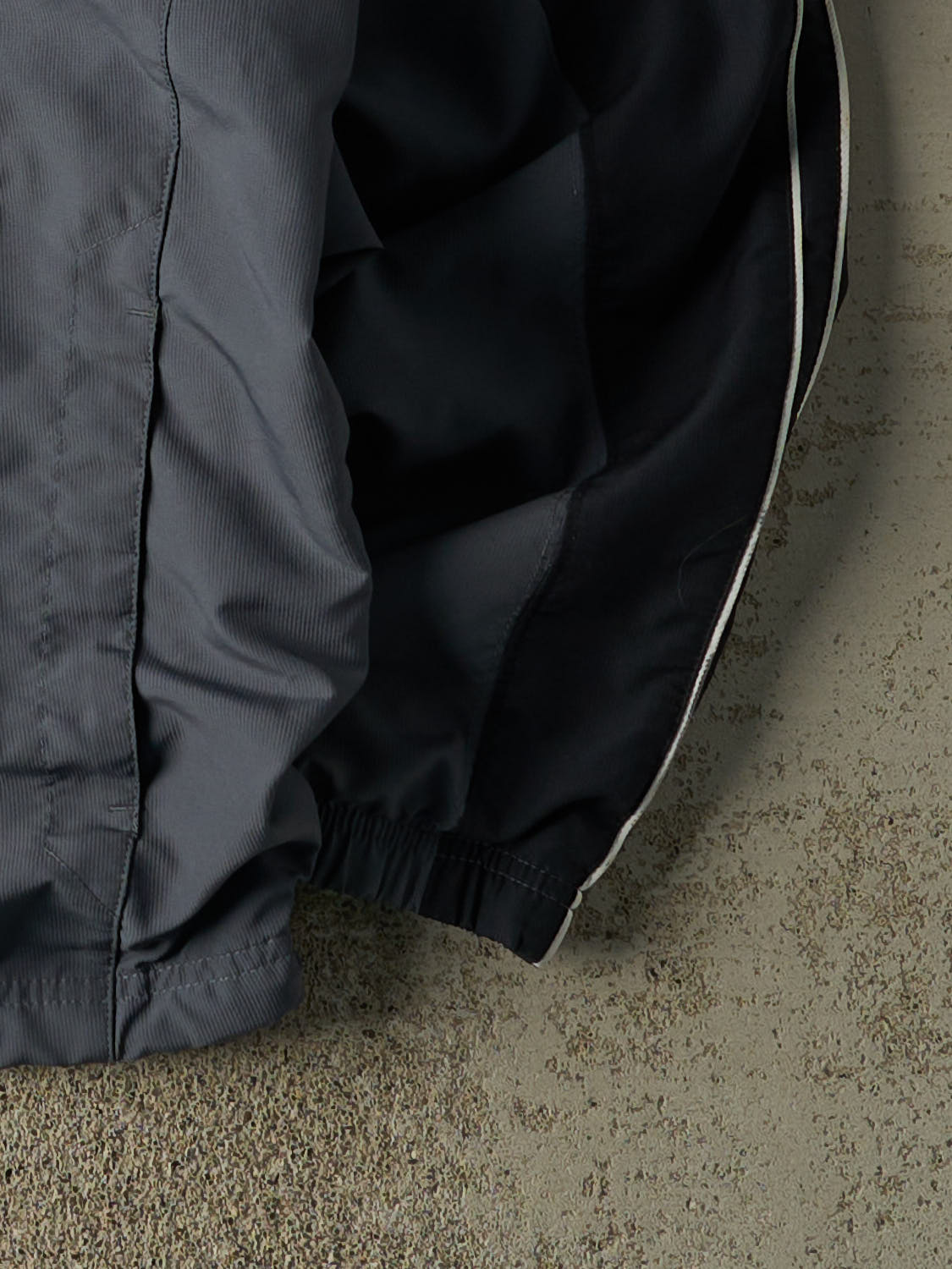 Vintage Y2K Grey & Black Reebok Embroidered Windbreaker Jacket (L/XL)