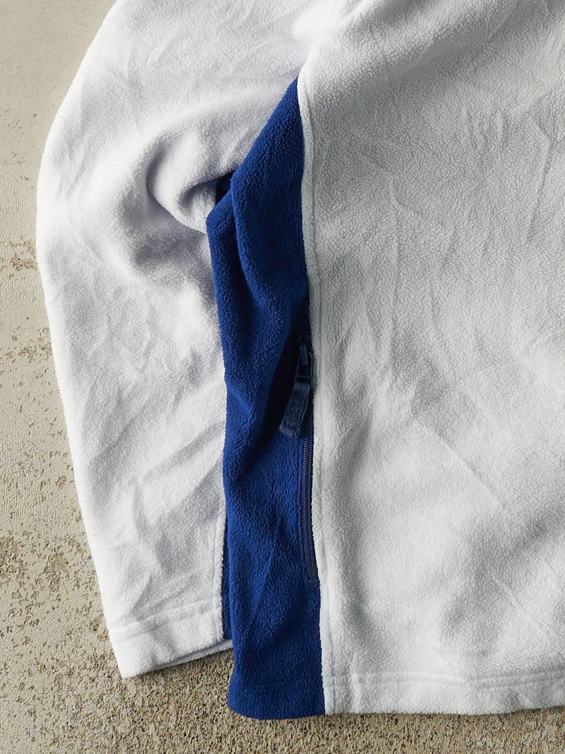 Vintage Y2K White Toronto Maple Leafs Zip Up Fleece (L/XL)