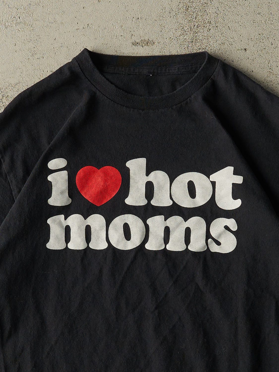Vintage Y2K Black "I Love Hot Mom's" Slogan Tee (S)