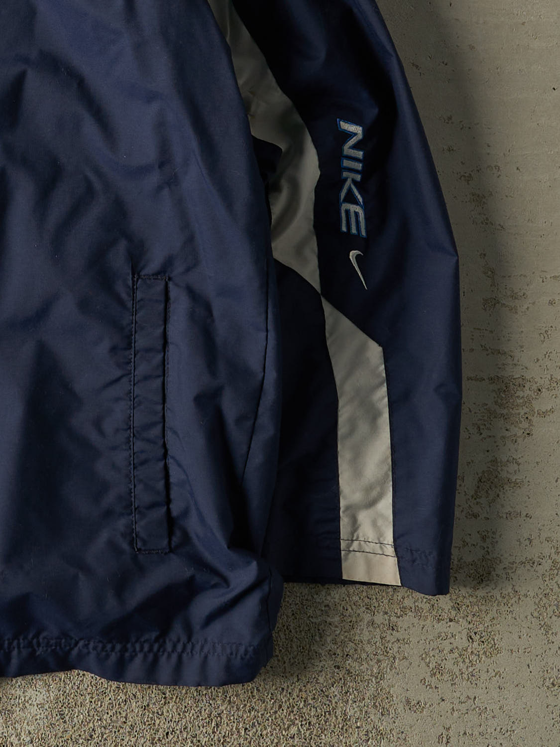 Vintage Y2K Navy Blue Nike Windbreaker Jacket (L)