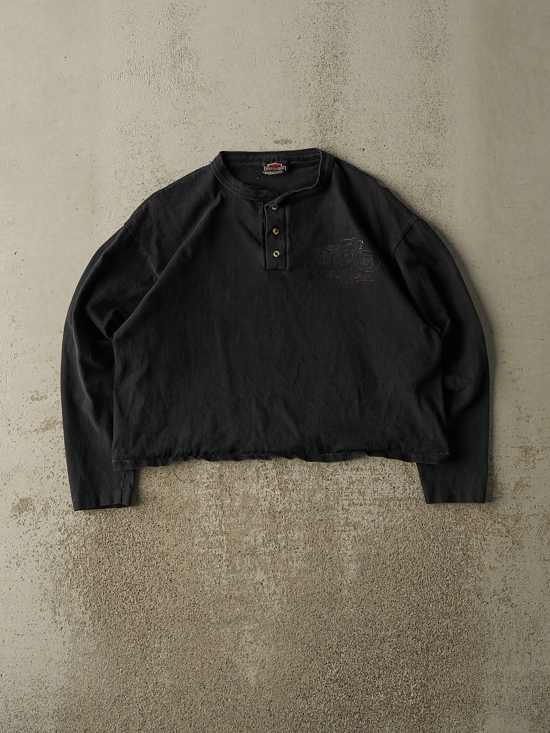 Vintage 98' Faded Black Harley Davidson Quarter Button Cropped Long Sleeve (XS)