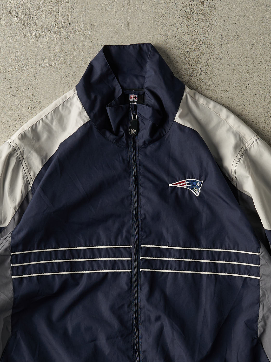 Vintage Y2K Navy Blue Embroidered New England Patriots Windbreaker Jacket (L/XL)