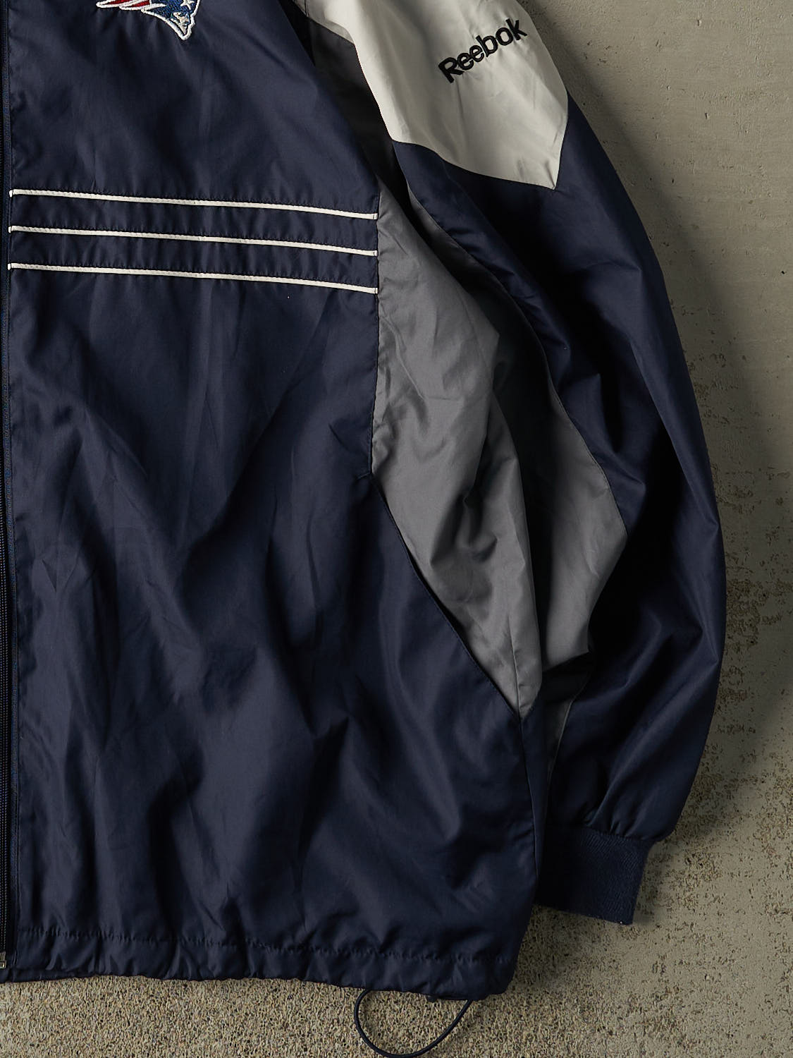 Vintage Y2K Navy Blue Embroidered New England Patriots Windbreaker Jacket (L/XL)