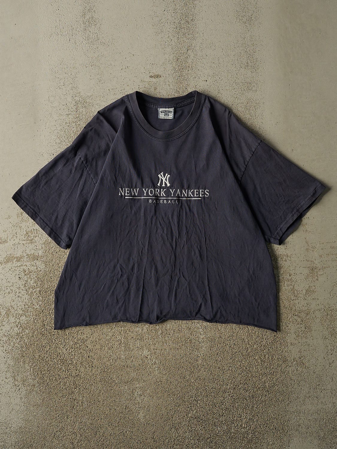 Vintage 90s Navy Blue New York Yankees Embroidered Cropped Tee (M)