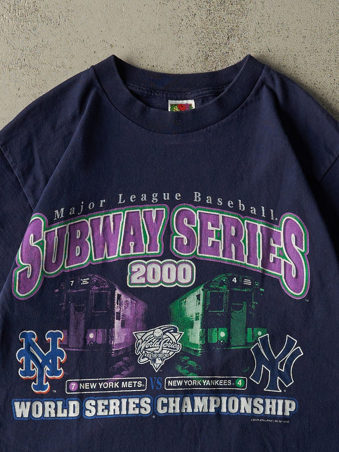 Vintage 00' Navy Blue New York Yankees vs New York Mets Subway Series Tee (M/L)