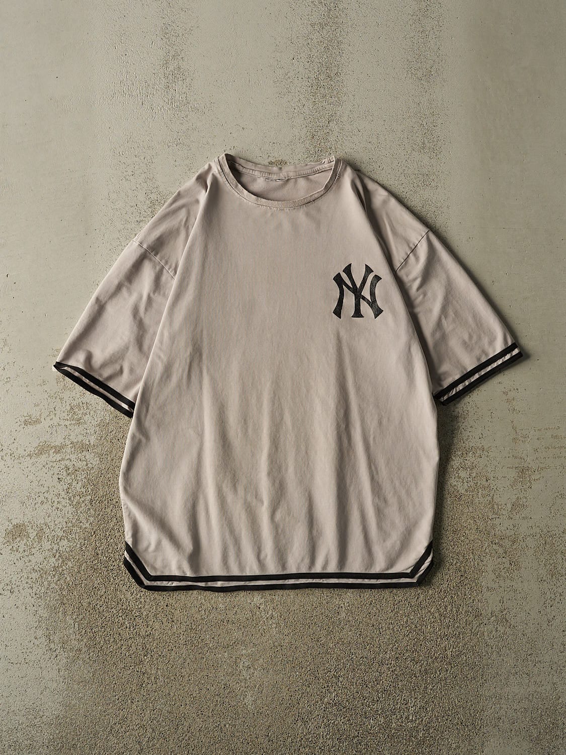 Vintage Y2K Beige New York Yankees Logo Tee (L)