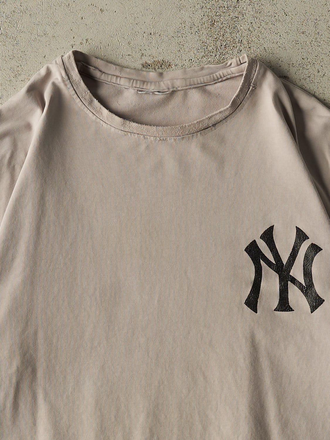 Vintage Y2K Beige New York Yankees Logo Tee (L)