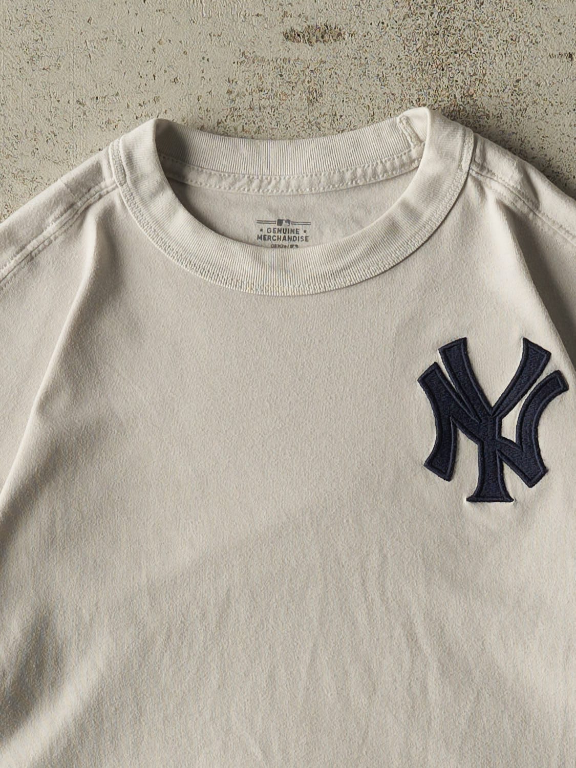 Vintage Y2K Beige New York Yankees Embroidered Tee (XS)