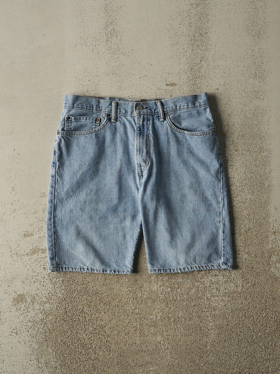 Vintage Y2K Light Wash Levi's 505 Jean Shorts (32x9.5)