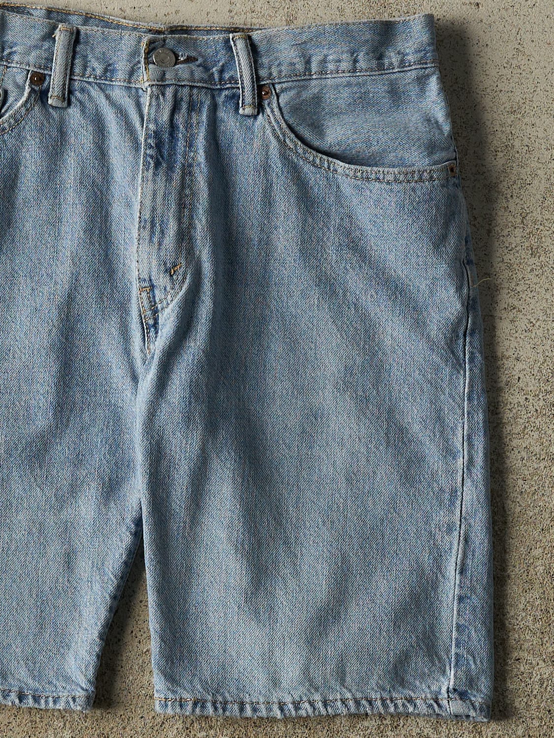 Vintage Y2K Light Wash Levi's 505 Jean Shorts (32x9.5)