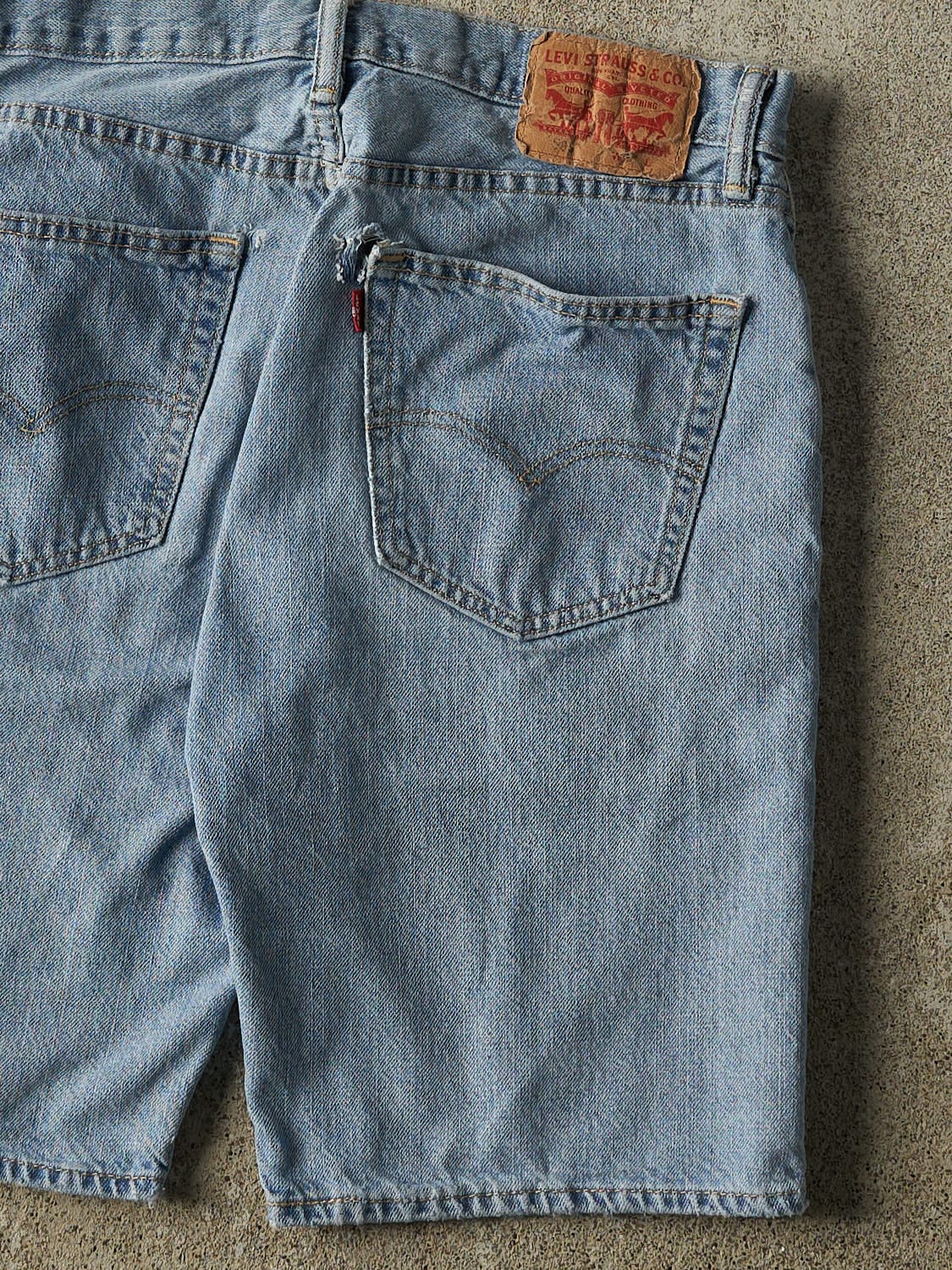 Vintage Y2K Light Wash Levi's 505 Jean Shorts (32x9.5)