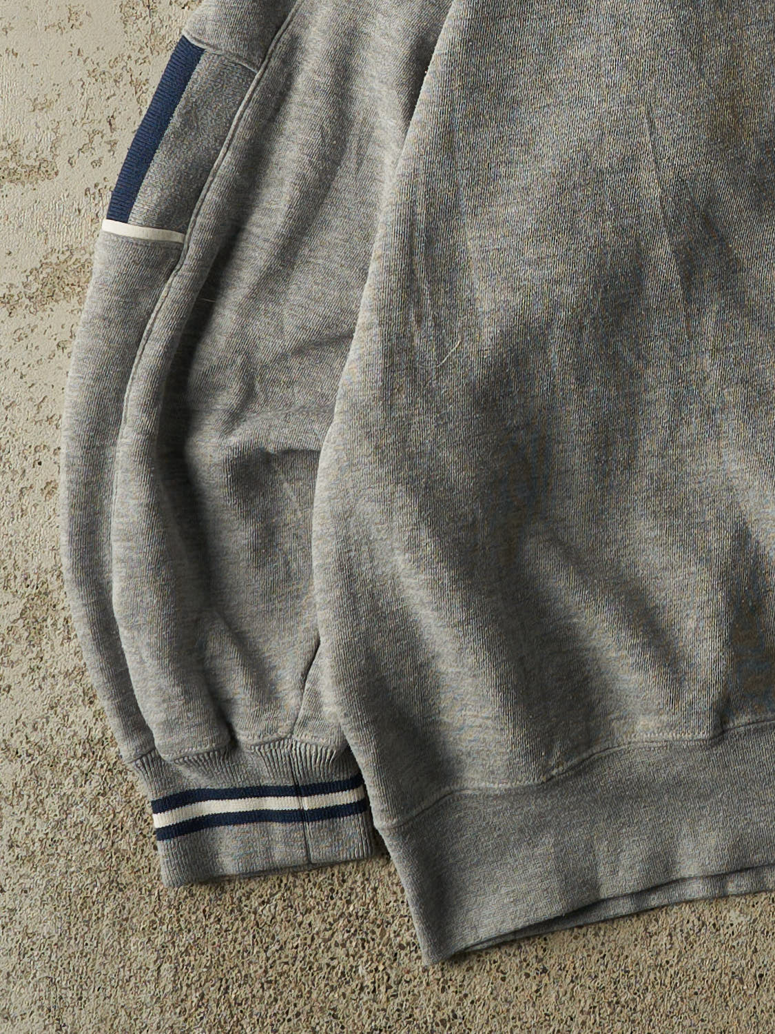 Vintage 90s Grey New York Yankees Embroidered Crewneck (XL/XXL)