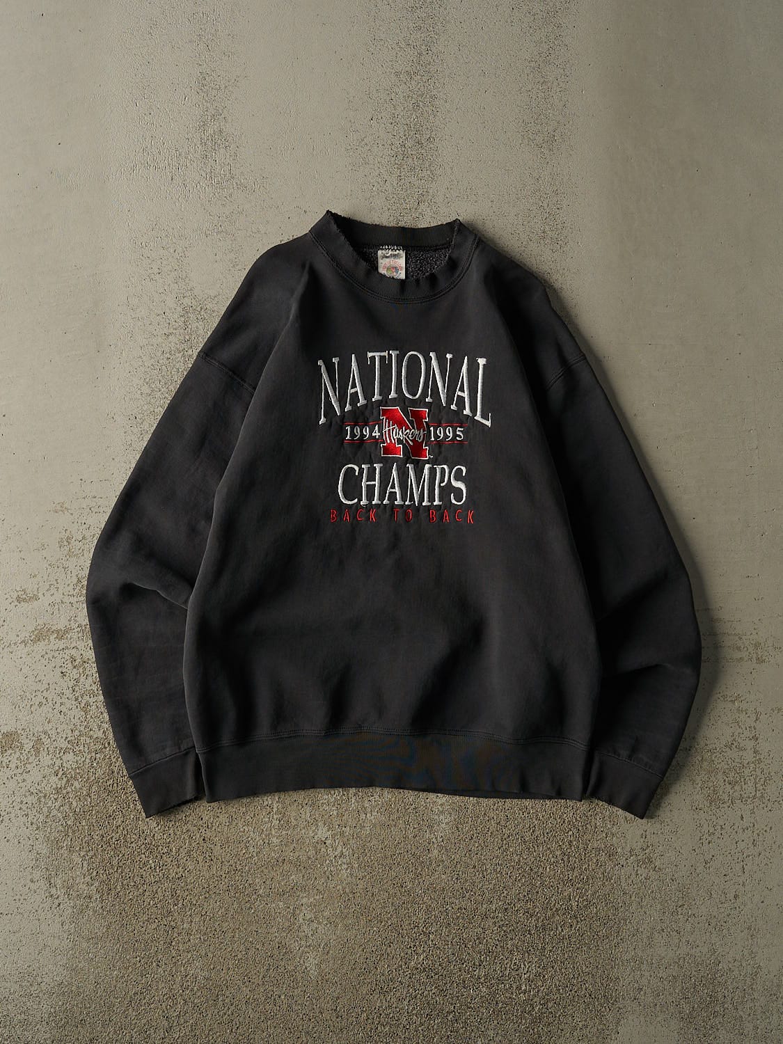 Vintage 95' Faded Black Nebraska University Embroidered Crewneck (L)