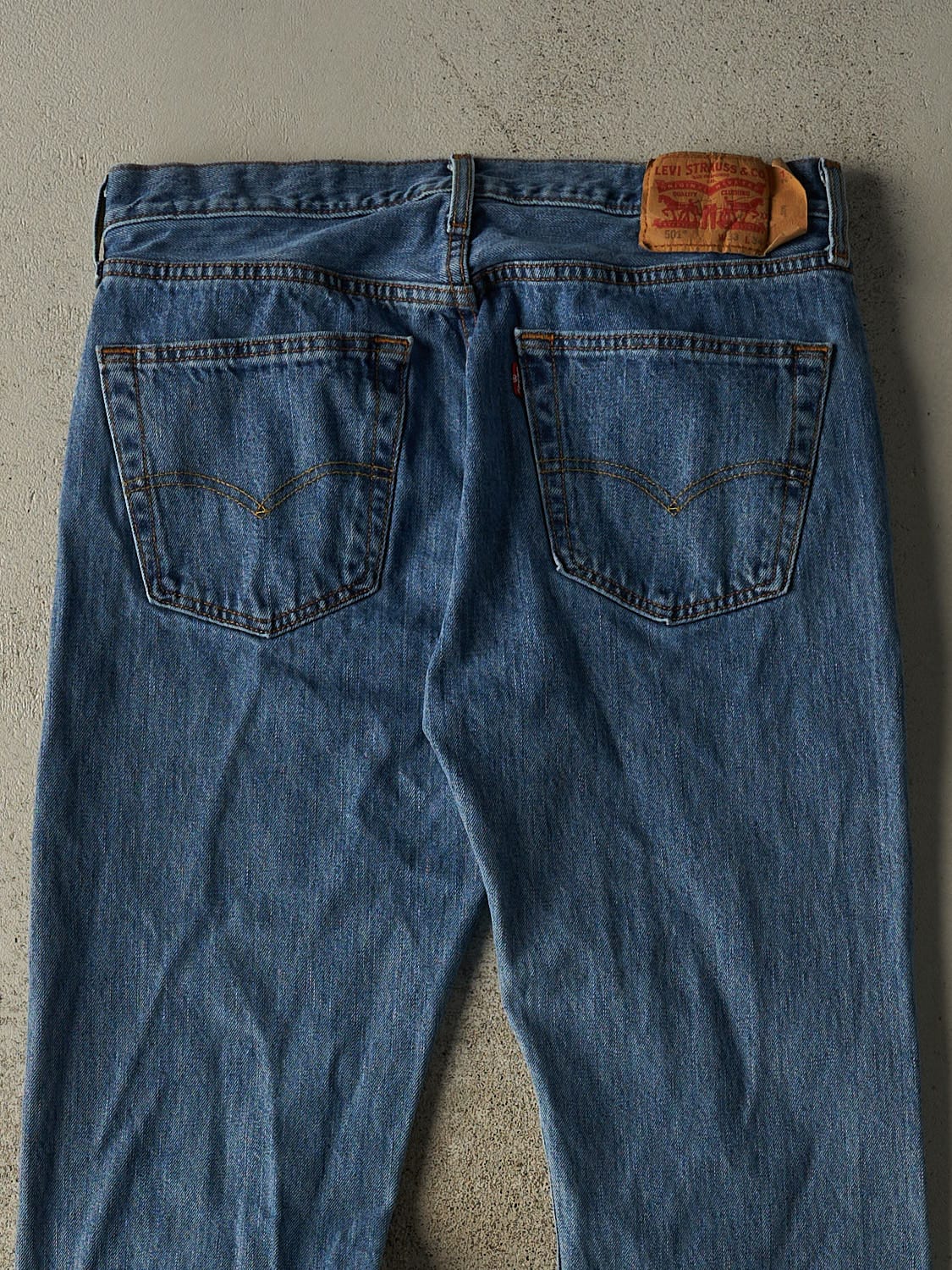 Vintage Y2K Mid Wash Levi's 501 Jeans (33x33)