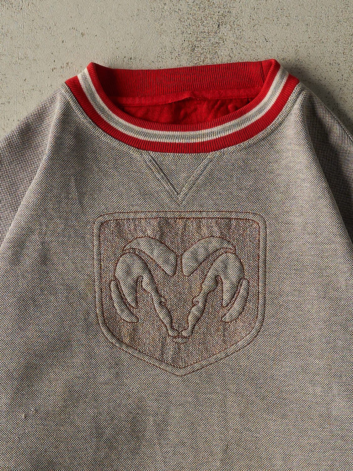 Vintage 90s Grey & Red Dodge Ram Embroidered Crewneck (L/XL)