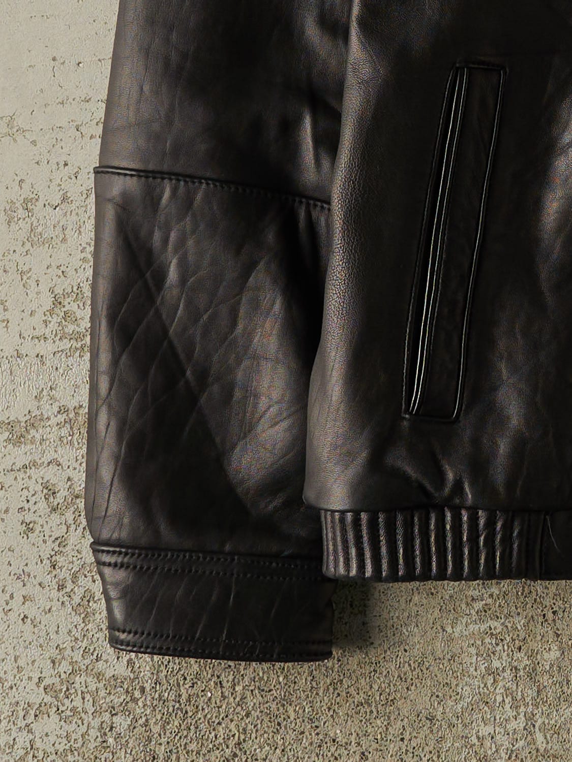 Vintage Y2K Black Leather Bomber Jacket (M/L)