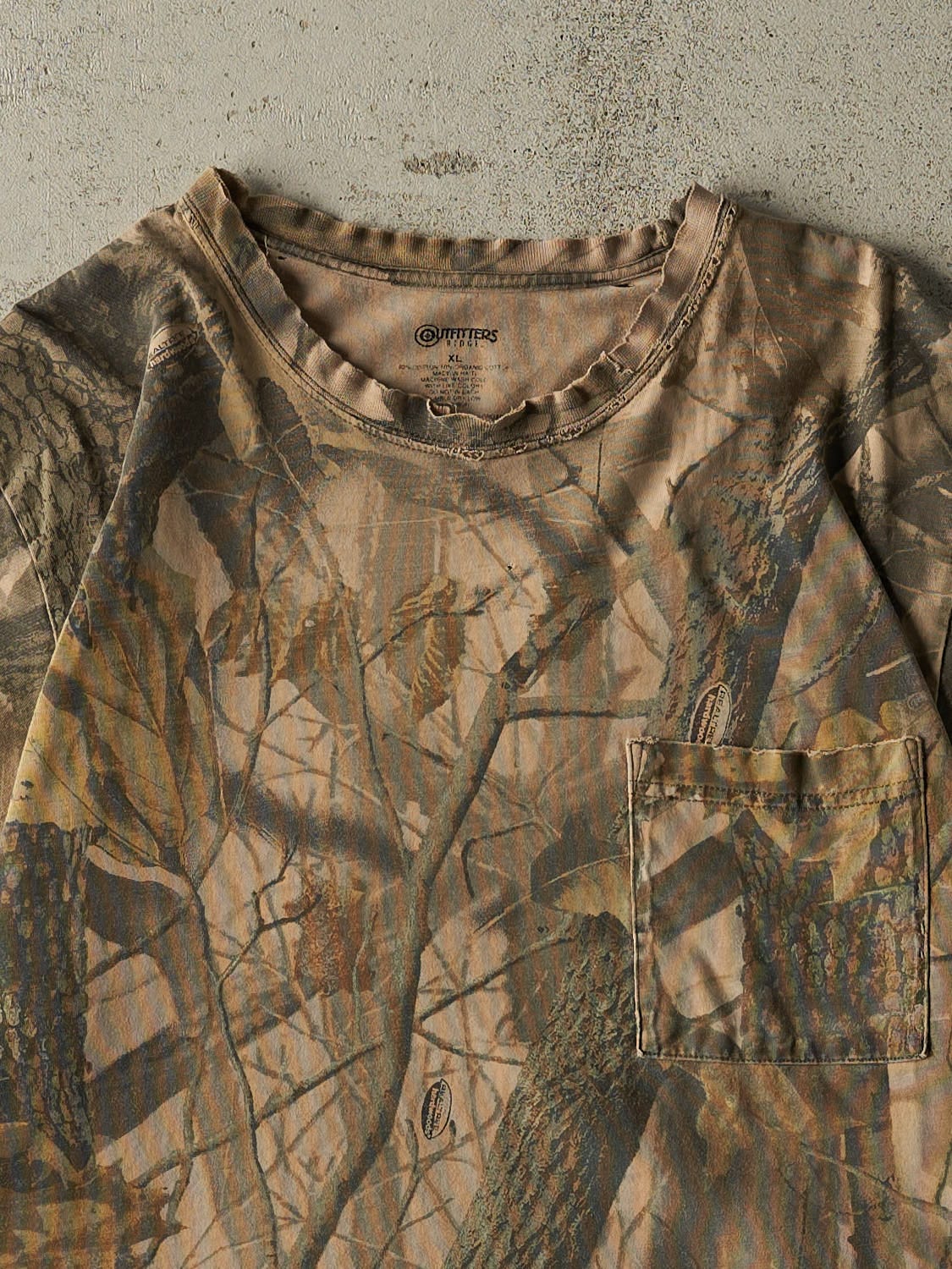 Vintage Y2K Camo Realtree Pocket Tee (L/XL)