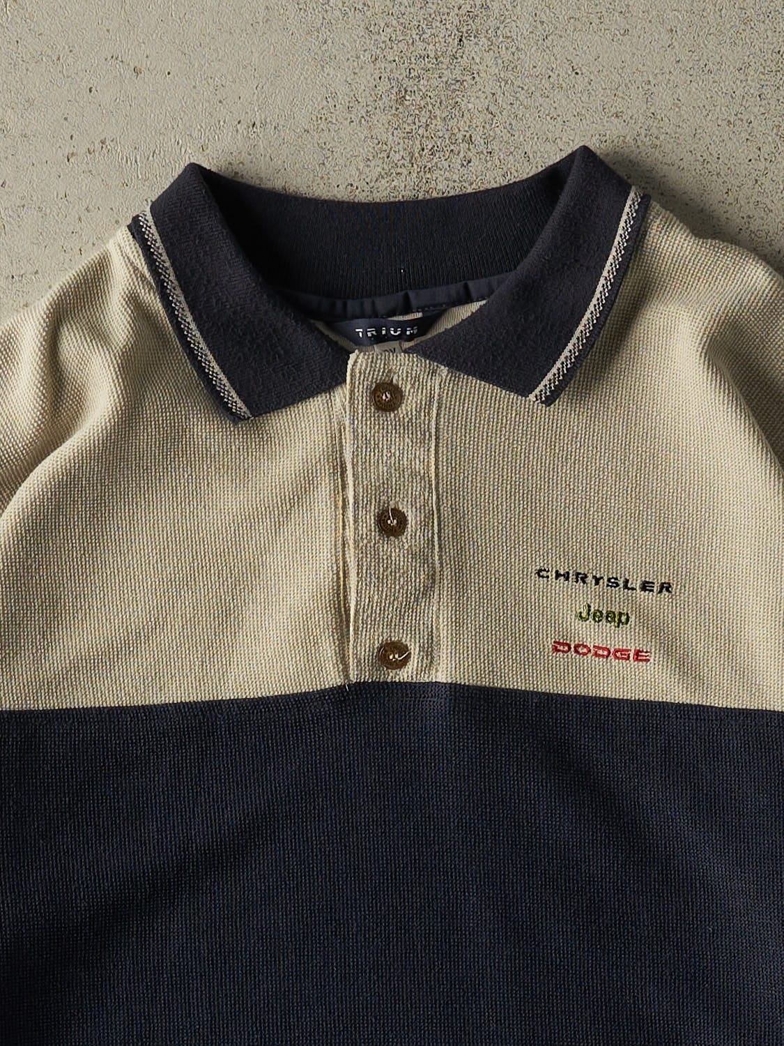 Vintage Y2K Beige Dodge, Jeep & Chrysler Quarter Button Long Sleeve (XL/XXL)