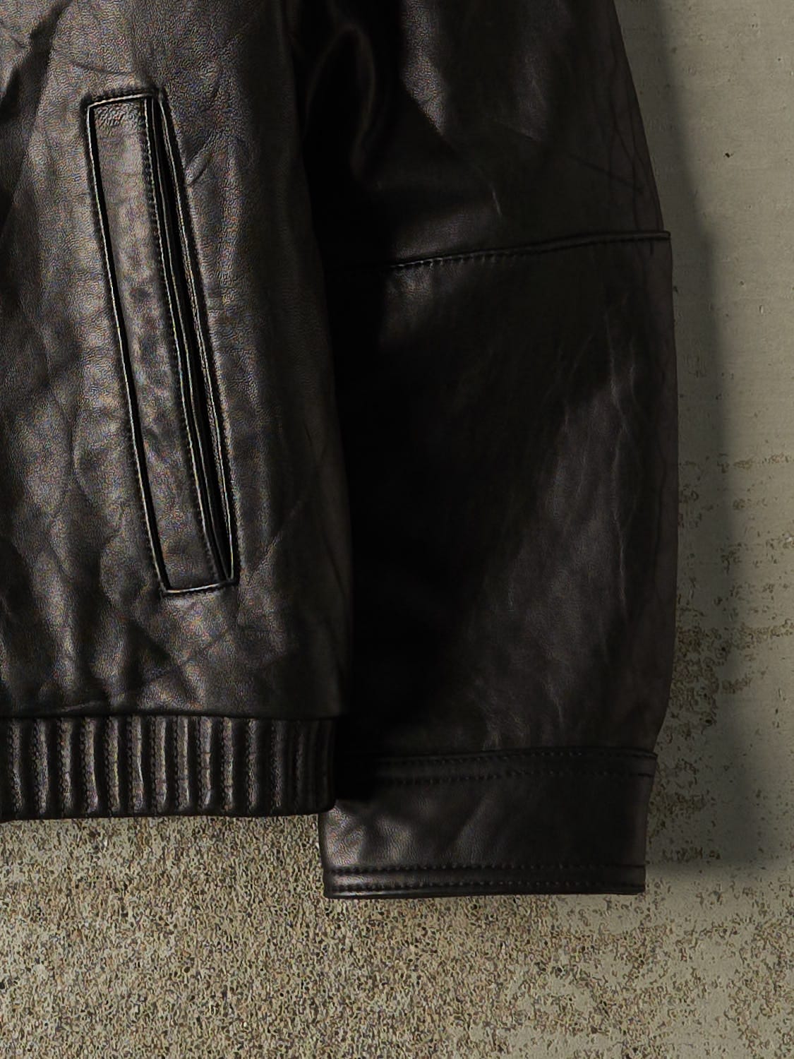Vintage Y2K Black Leather Bomber Jacket (M/L)
