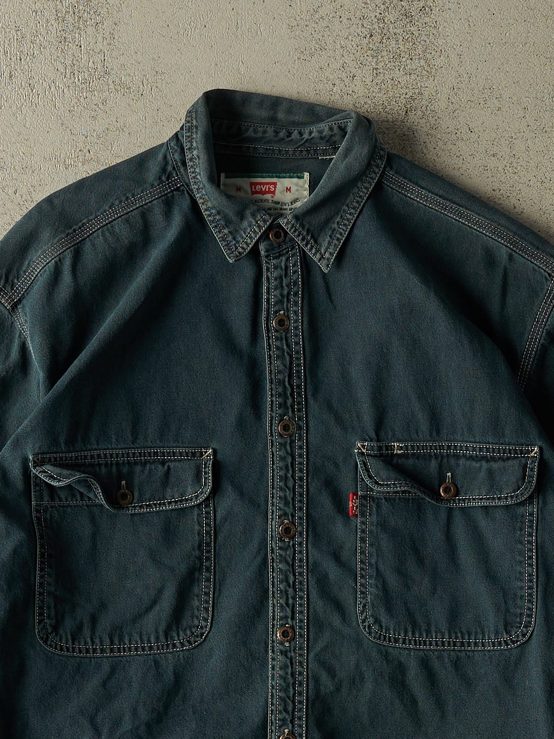 Vintage Y2K Dark Wash Levi's Denim Button Up Long Sleeve (L/XL)