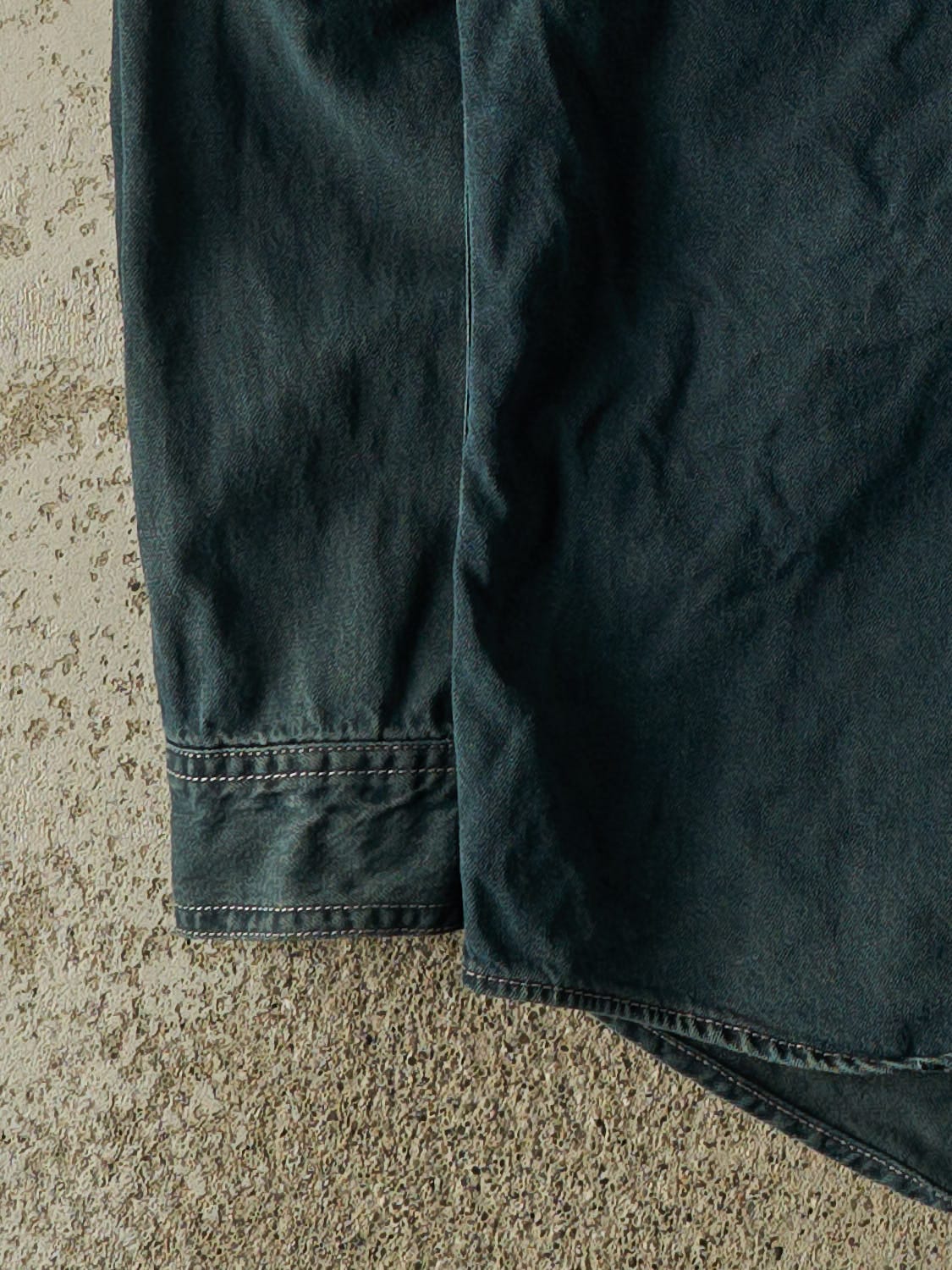 Vintage Y2K Dark Wash Levi's Denim Button Up Long Sleeve (L/XL)