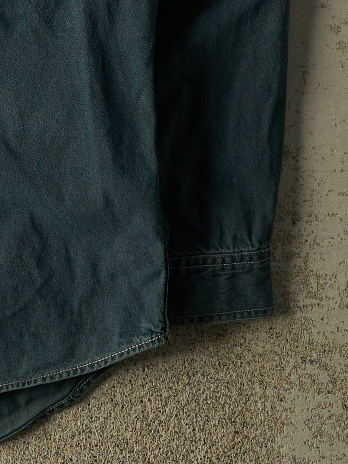 Vintage Y2K Dark Wash Levi's Denim Button Up Long Sleeve (L/XL)